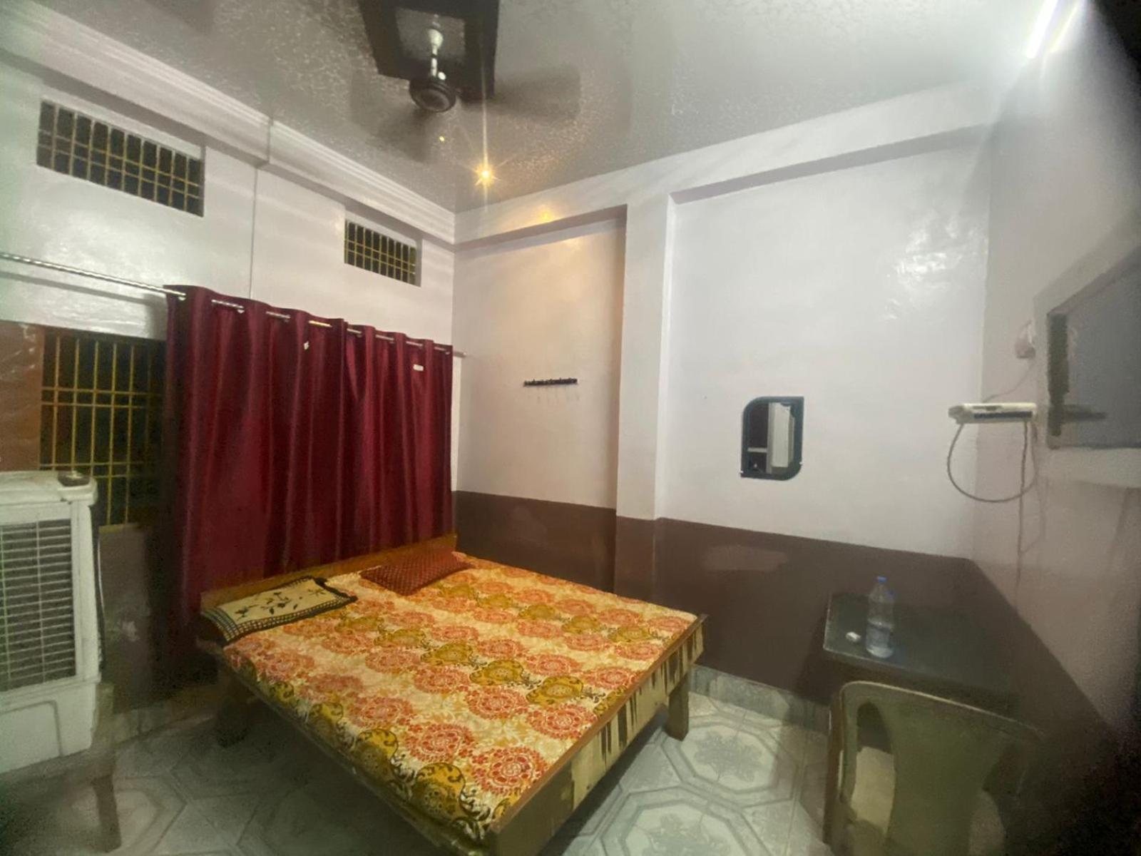 Hotel Yatri Niwas Varanasi Exterior foto