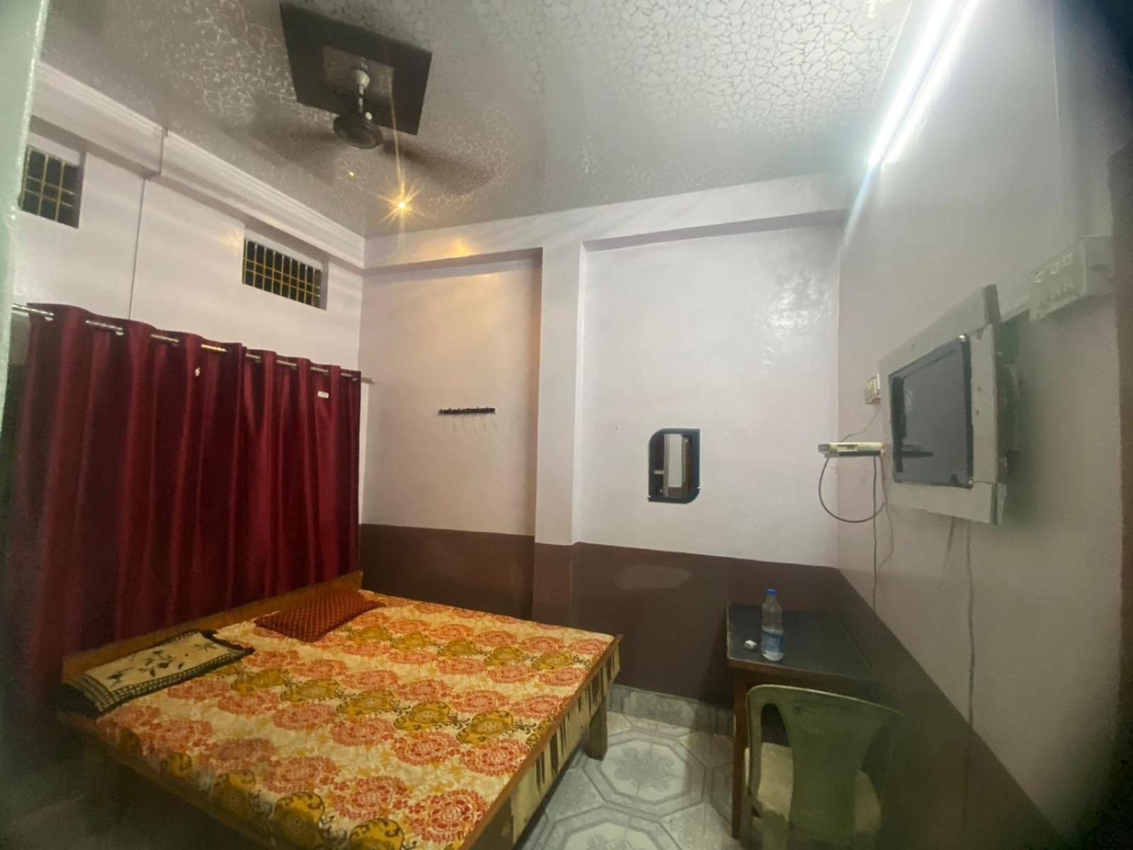 Hotel Yatri Niwas Varanasi Exterior foto